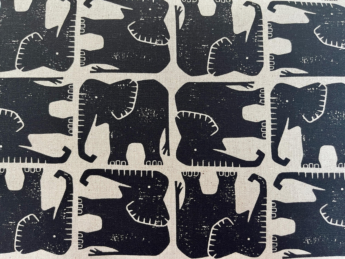 Rising Sun - Jolly Elephant - Black Unbleached Canvas - Loes Van Oosten