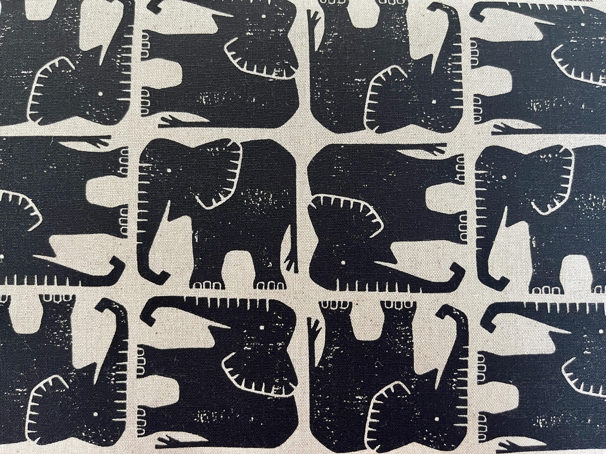 Rising Sun - Jolly Elephant - Black Unbleached Canvas - Loes Van Oosten