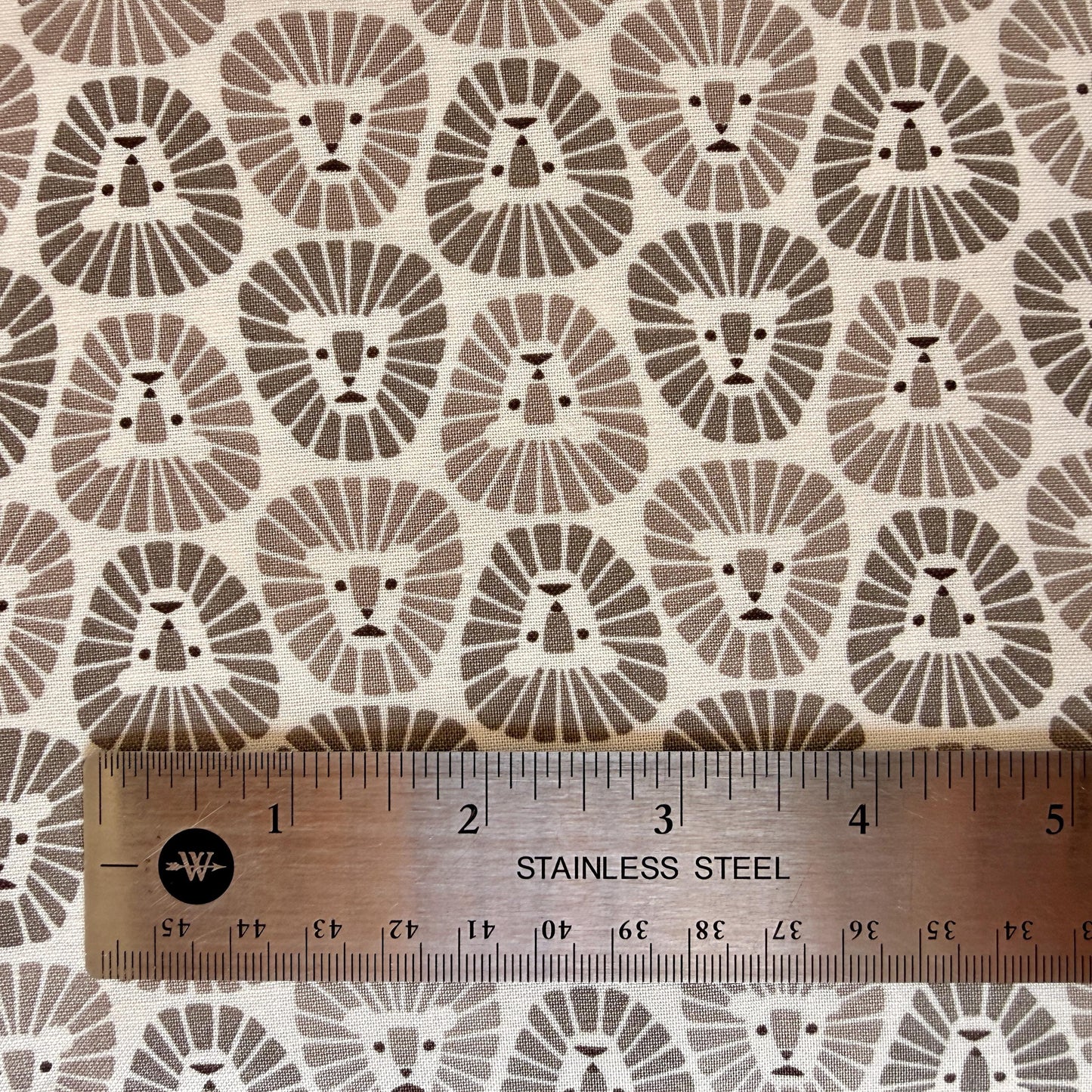 Rising Sun - Lion - Fog - Cotton + Steel - Loes Van Oosten - LV903-FO2