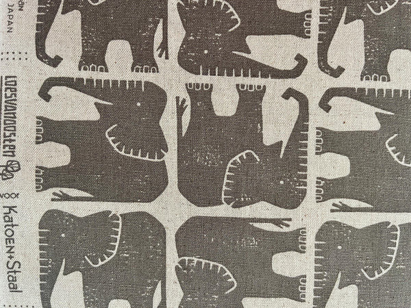 Rising Sun - Jolly Elephant - Elephant Gray Unbleached Canvas - Loes Van Oosten