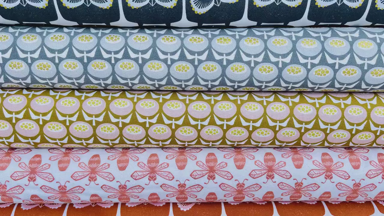 Sweet Floral Scent-Bee-Coral Fabric-Loes Van Oosten-Cotton+Steel-LV802-CO2