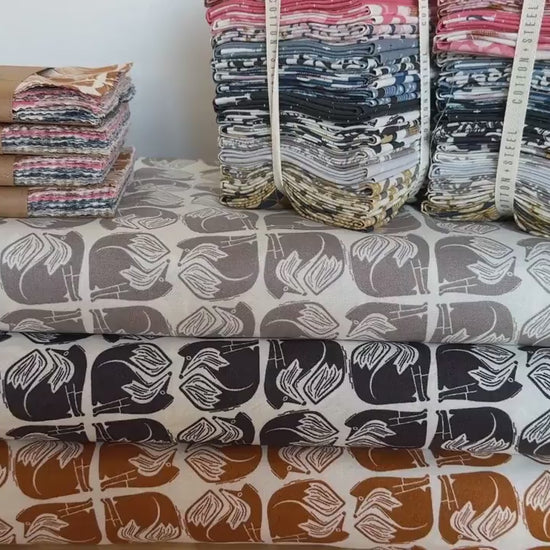 Fox Flutter 5 x 5- Charm Pack (42) - Loes Van Oosten - Cotton + Steel - LV1000P-5x5